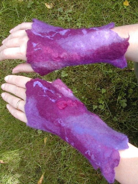 purple gauntlets